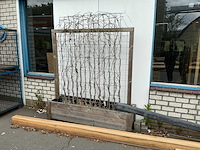Plantenbak met hek - afbeelding 1 van  7
