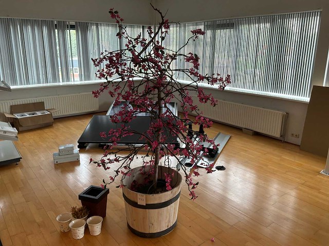Plantenbak met kunstboom - afbeelding 1 van  3