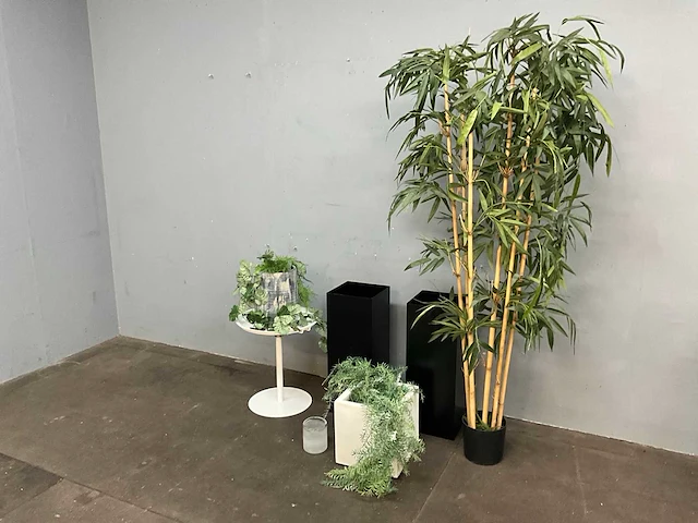 Plantenbak met kunstplanten - afbeelding 5 van  5
