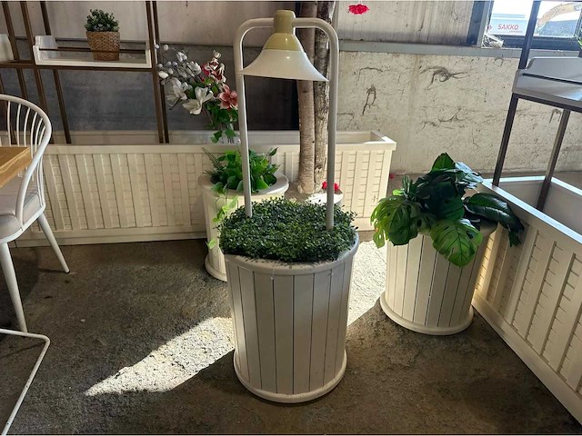 Plantenbak met verlichting - afbeelding 1 van  2