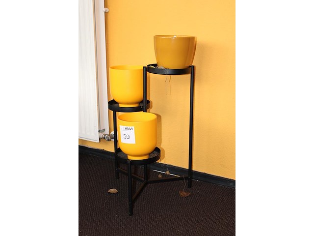 Plantenetagere met 3 gele potten. - afbeelding 1 van  2