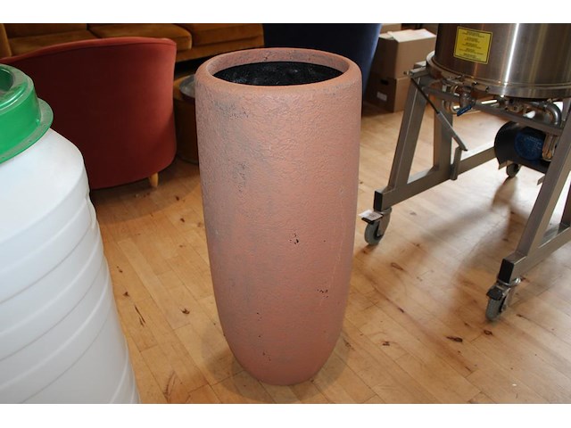 Plantenpot doorsnede 38 cm en hoogte 90 cm. - afbeelding 1 van  2