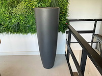 Plantenpot en kunst vegetatiewand - afbeelding 1 van  1