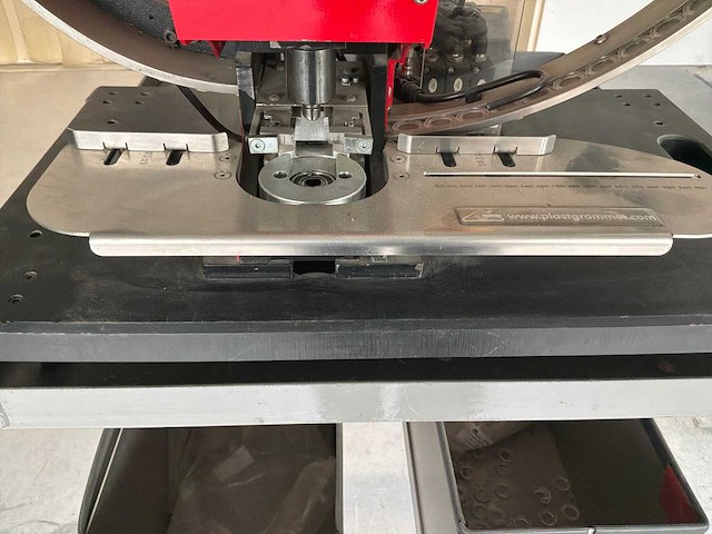 Plastgrommer apm060 zeilring machine - afbeelding 7 van  8