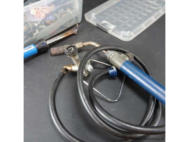 Plastic bak met gas en elektra soldeerbout - afbeelding 2 van  5