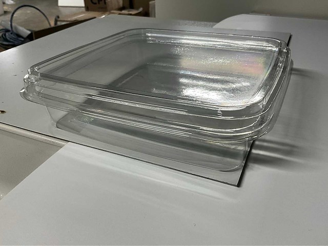 Plastic bakken met deksel - afbeelding 1 van  4