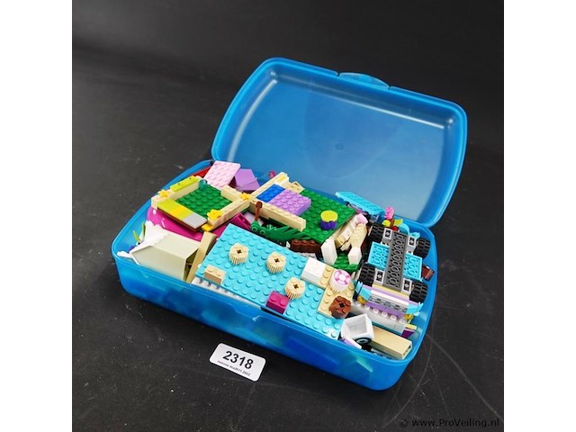 Plastic box met lego - afbeelding 1 van  5