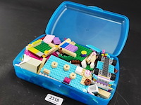 Plastic box met lego - afbeelding 1 van  5