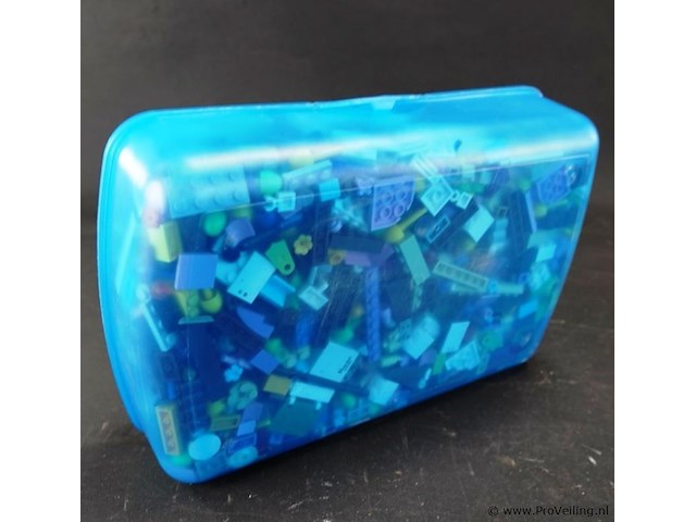 Plastic box met lego - afbeelding 5 van  5