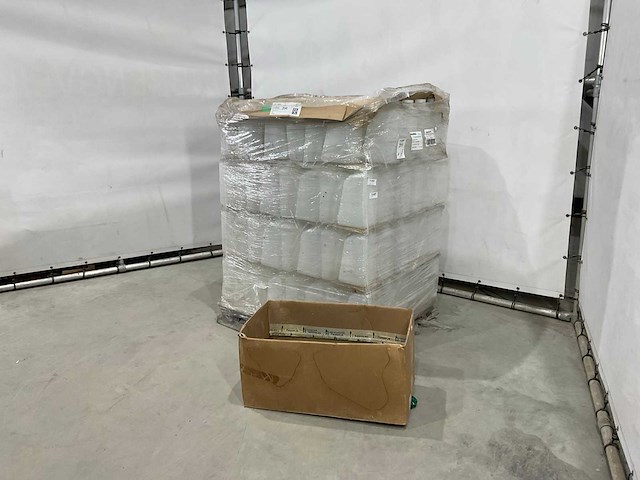 Plastic containers (96x) - afbeelding 1 van  6