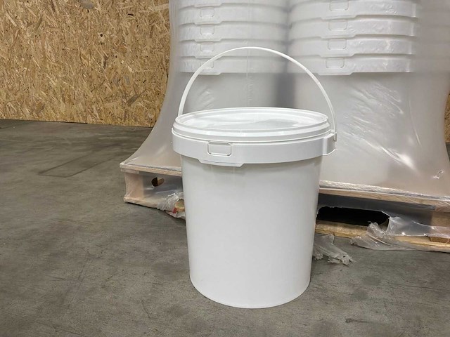Plastic emmer voorzien van beugel 20,5l met deksel (210x) - afbeelding 8 van  12
