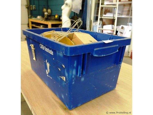 Plastic krat met hang/sluit/ijzerwerk - afbeelding 2 van  5