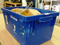 Plastic krat met hang/sluit/ijzerwerk - afbeelding 2 van  5