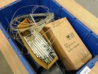 Plastic krat met hang/sluit/ijzerwerk - afbeelding 3 van  5