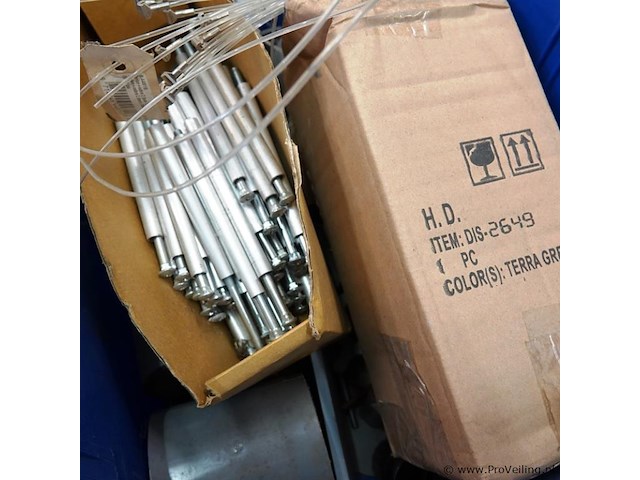 Plastic krat met hang/sluit/ijzerwerk - afbeelding 5 van  5