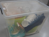 Plastic krat met partij kampeergerei - afbeelding 5 van  5