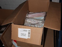 Plastic lepelrietjes in twee dozen. ca. 4000 stuks. - afbeelding 2 van  3