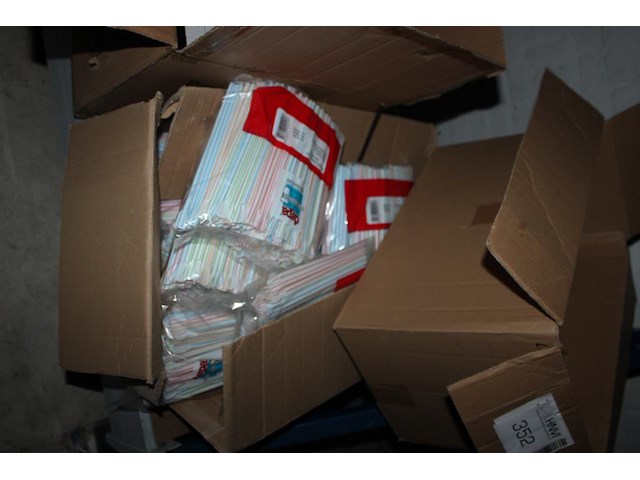 Plastic lepelrietjes in twee dozen. ca. 4000 stuks. - afbeelding 3 van  3