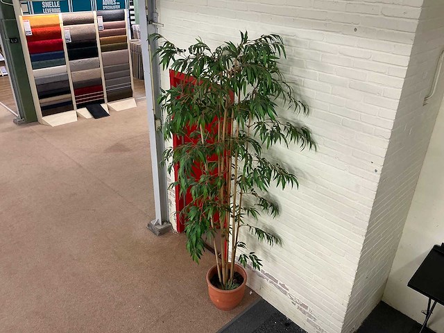 Plastic plant in pot (2x) - afbeelding 1 van  4