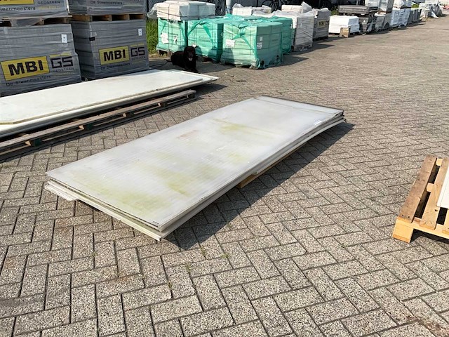 Plastic platen - afbeelding 1 van  5