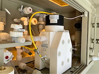 Plastic pompbehuizing met pompen - afbeelding 6 van  7