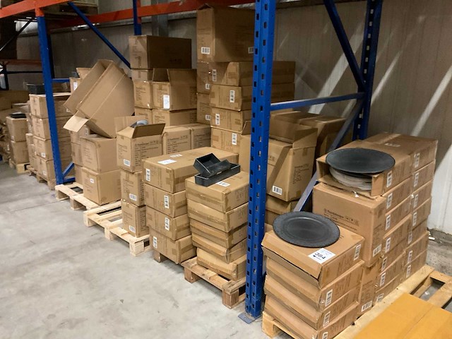 Plastic schalen en bakken - afbeelding 1 van  11