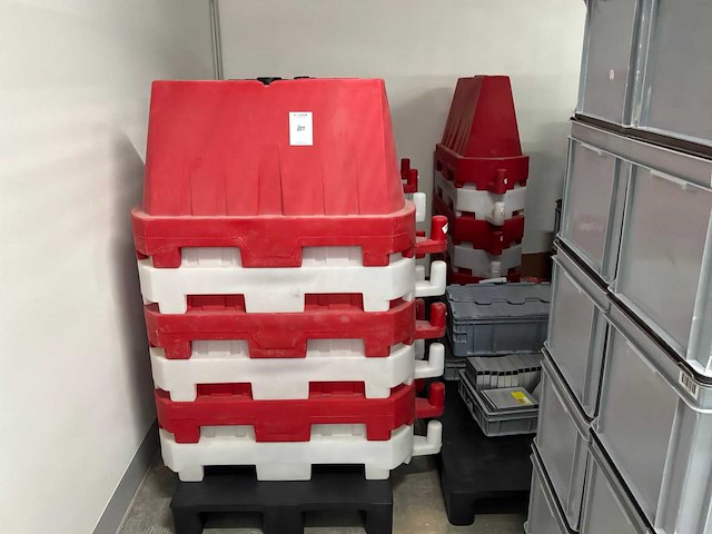 Plastic veiligheidsbarrières (29x) - afbeelding 1 van  4