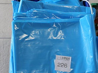 Plastic zakken in kunststof krat. - afbeelding 3 van  3