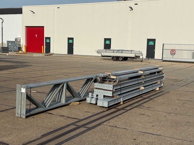 Platdak - staalconstructie 9.60 x 25.00 meter (240m2) - afbeelding 1 van  11