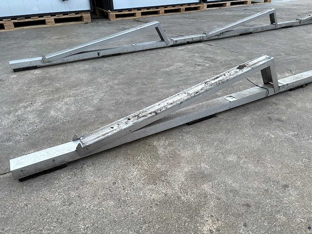 Platdak onderconstructie (zuid) t.b.v. 108 zonnepanelen - afbeelding 3 van  7