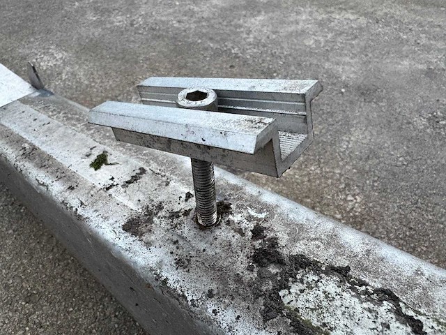 Platdak onderconstructie (zuid) t.b.v. 108 zonnepanelen - afbeelding 6 van  7