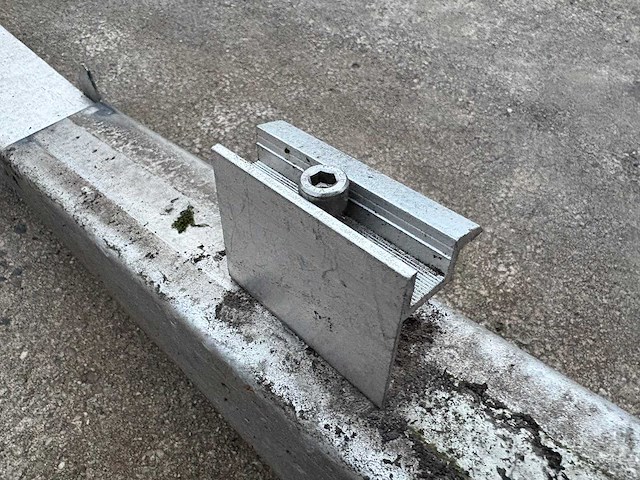 Platdak onderconstructie (zuid) t.b.v. 108 zonnepanelen - afbeelding 7 van  7