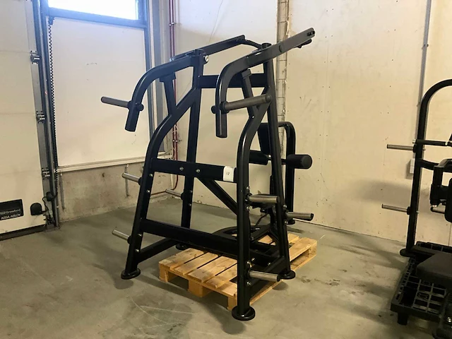 Plate loaded pull down machine - afbeelding 1 van  9