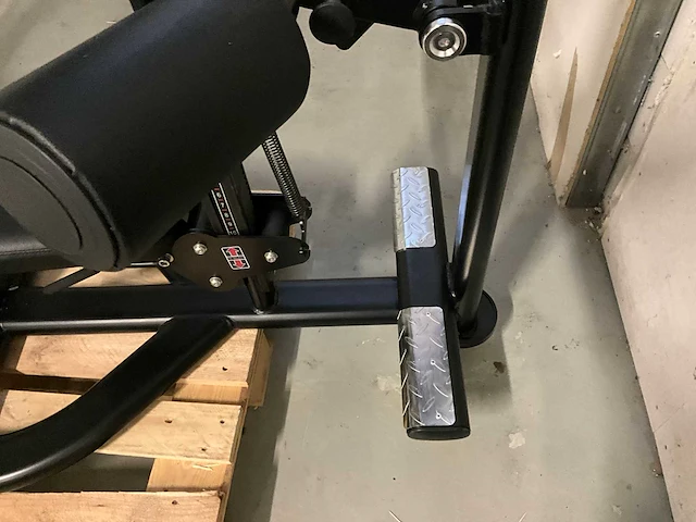 Plate loaded pull down machine - afbeelding 7 van  9