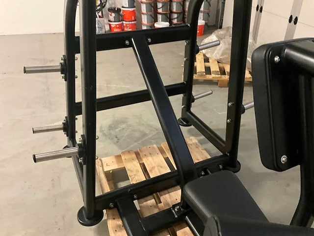 Plate loaded pull down machine - afbeelding 9 van  9