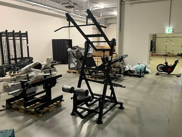 Plate loaded pull downmachine - afbeelding 4 van  4