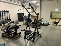 Plate loaded pull downmachine
