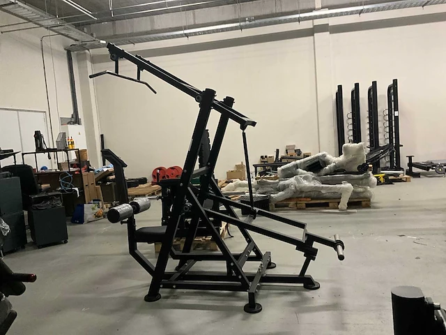 Plate loaded pull downmachine - afbeelding 1 van  4