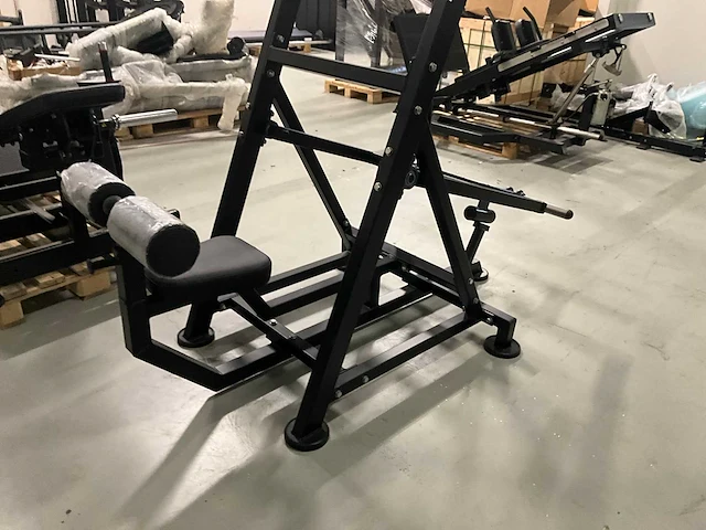 Plate loaded pull downmachine - afbeelding 3 van  4