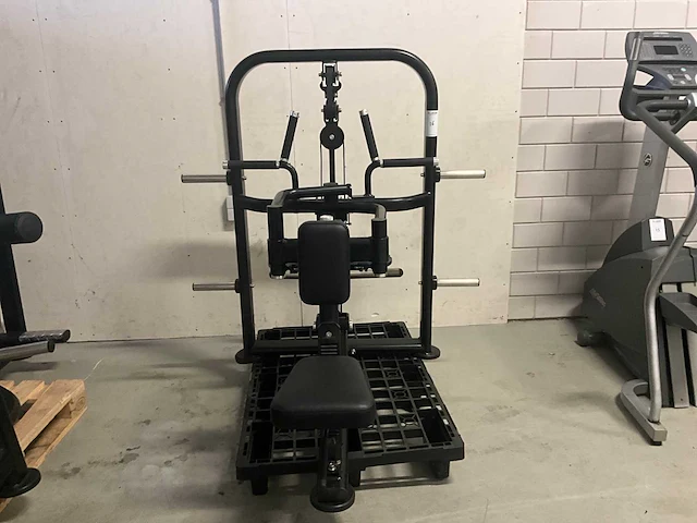 Plate loaded rear delt row machine - afbeelding 2 van  9