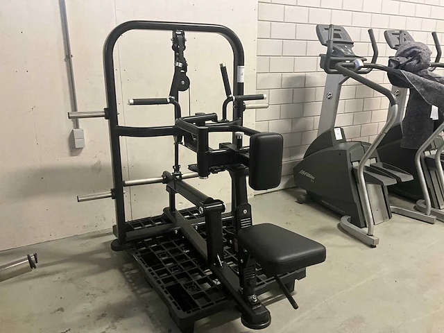 Plate loaded rear delt row machine - afbeelding 3 van  9