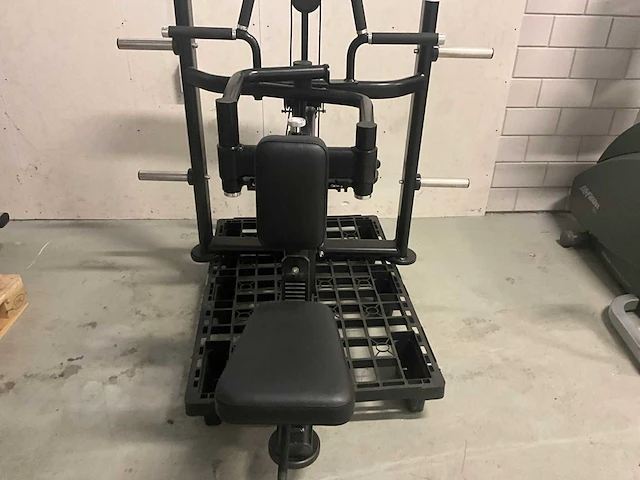 Plate loaded rear delt row machine - afbeelding 4 van  9
