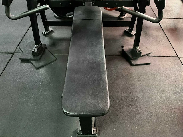 Plate loaded shoulder press - afbeelding 6 van  6
