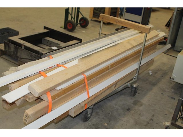 Plateauwagen met balken en plinten in diverse maten en uitvoeringen. - afbeelding 3 van  3
