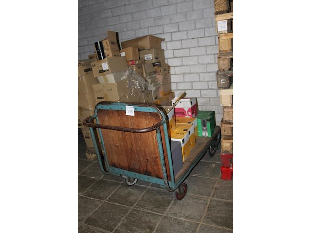 Plateauwagen met plateau-afmeting 115 x 70 cm. - afbeelding 2 van  2