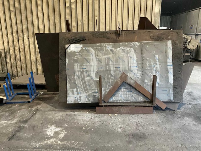 Platen in bok - afbeelding 1 van  7