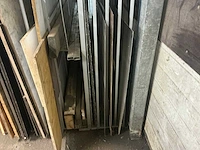 Platen stelling met inhoud - afbeelding 5 van  8