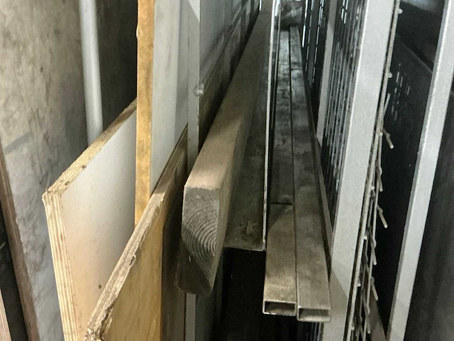 Platen stelling met inhoud - afbeelding 7 van  8