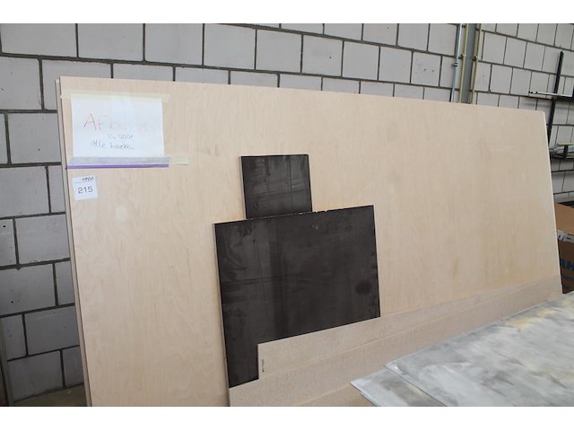 Platenbok met divers plaatmateriaal en restant platen w.o. 3x multiplex berken 18 mm met afmeting 305 x 152... - afbeelding 1 van  5