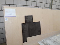 Platenbok met divers plaatmateriaal en restant platen w.o. 3x multiplex berken 18 mm met afmeting 305 x 152... - afbeelding 1 van  5